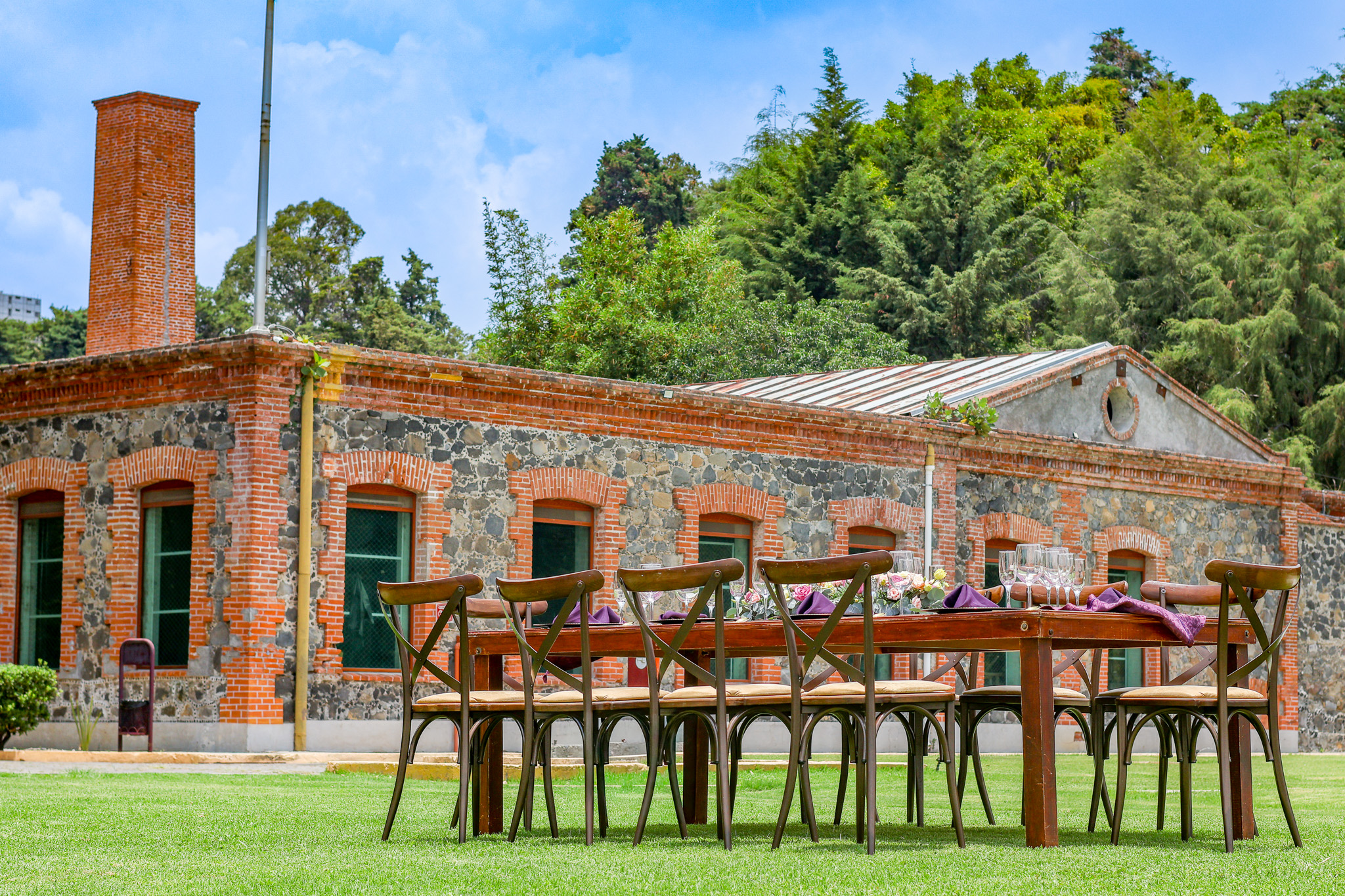 Área exterior para ferias, exposiciones y actividades de integración